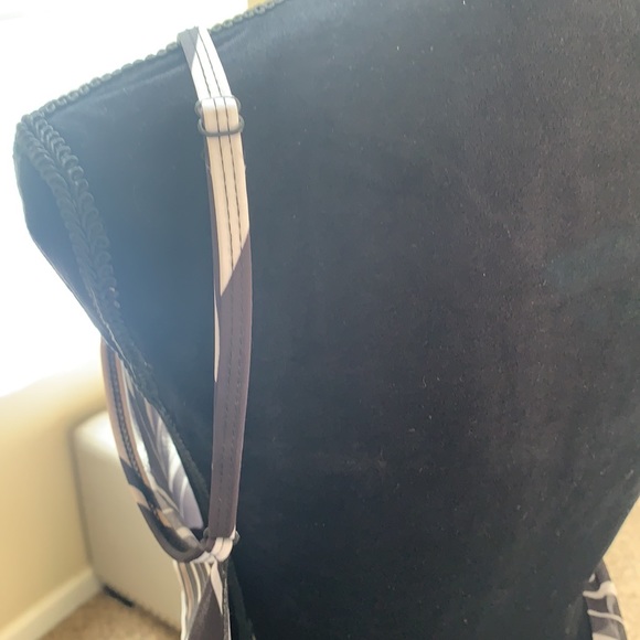 Bathing suit cover up - Picture 4 of 5